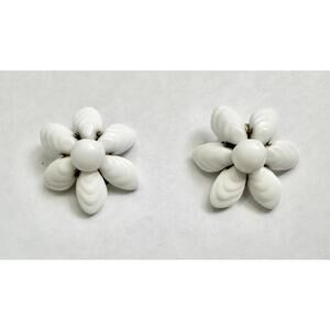 "West Germany" Signed White Bead Flower Daisy Clip-On Earrings Vintage 1.5x1.5